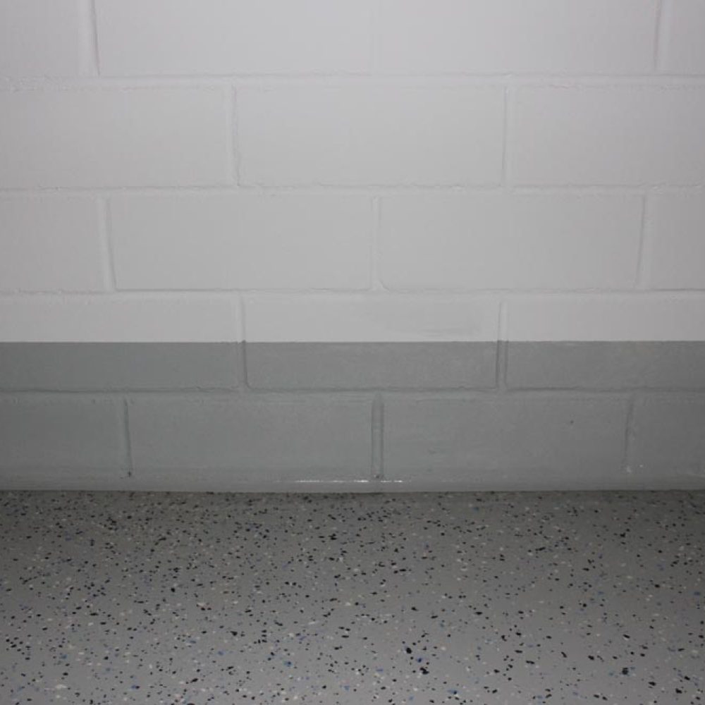 BBS-II-Northeim-Detail-Wand-Epoxidharzverlaufsbeschichtung-Freese-Fussbodentechnik