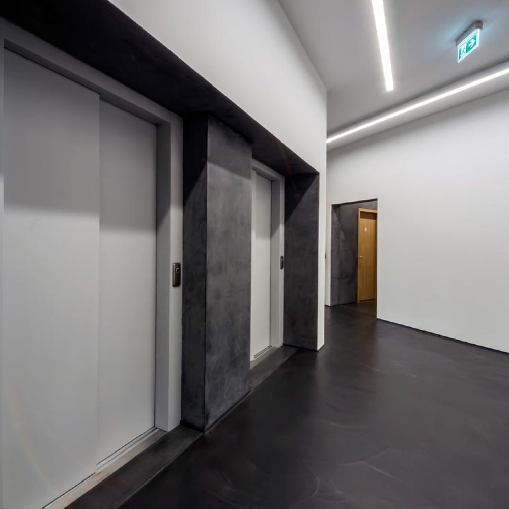 Verwaltungsgebaeude-Niehoff-Foyer-Epoxidharzbeschichtung-Freese-Fussbodentechnik